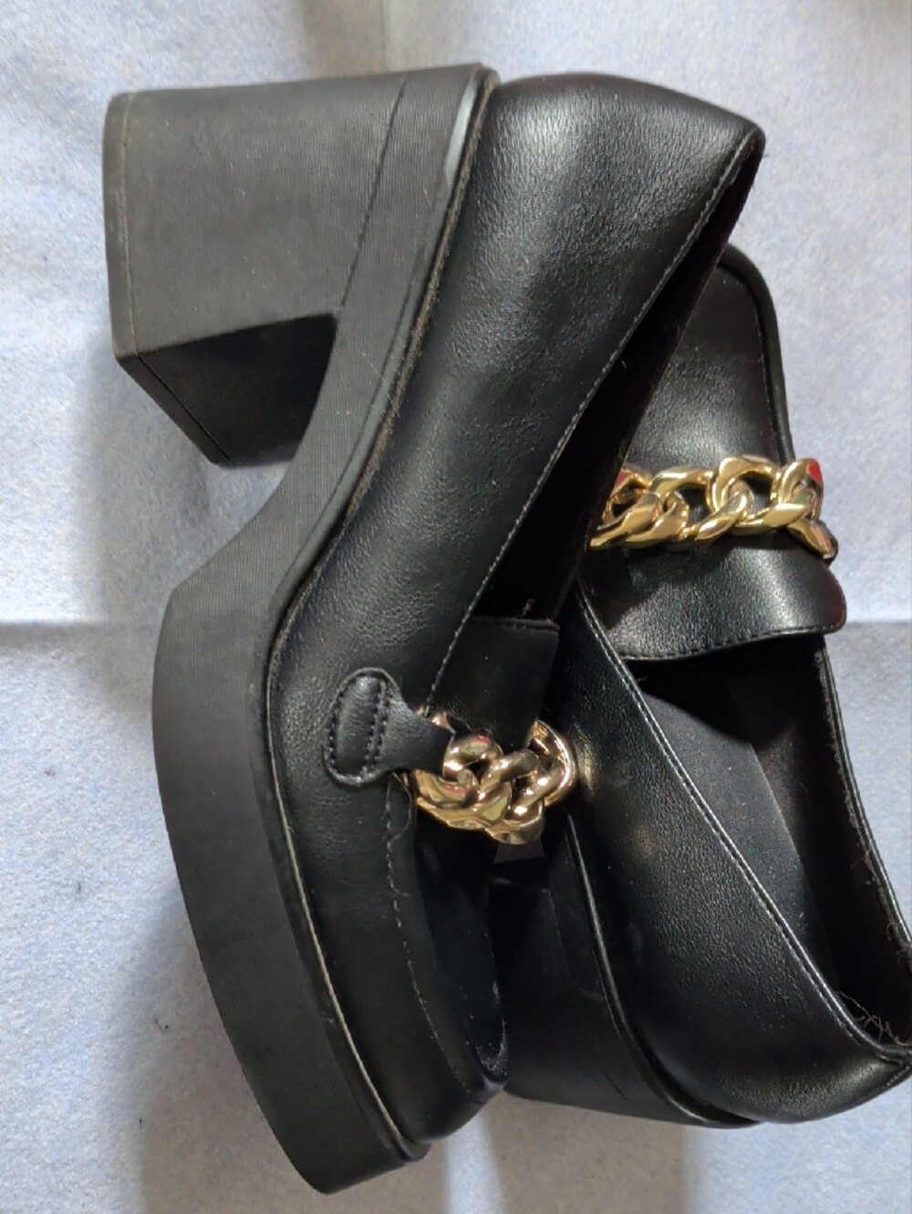 Call It Spring Black Platform with Gold Chain Accent B.E.D Foam - Picture 2 of 2
